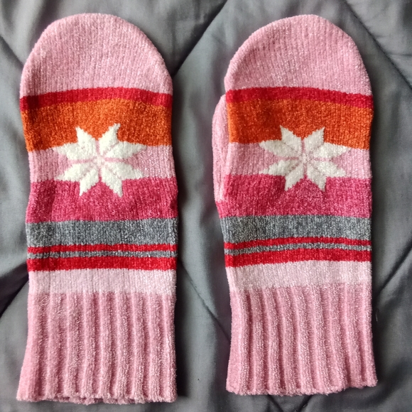 Women's Airport Pink Mittens Snowflake Striped Ribbed Design Stretchy Winter - Picture 2 of 6
